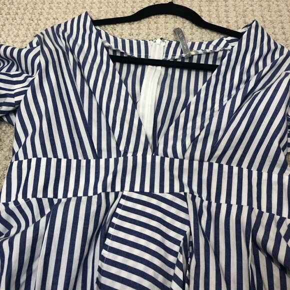 Avec long sleeve blue and white striped ruffled blouse, size large - Picture 2 of 15